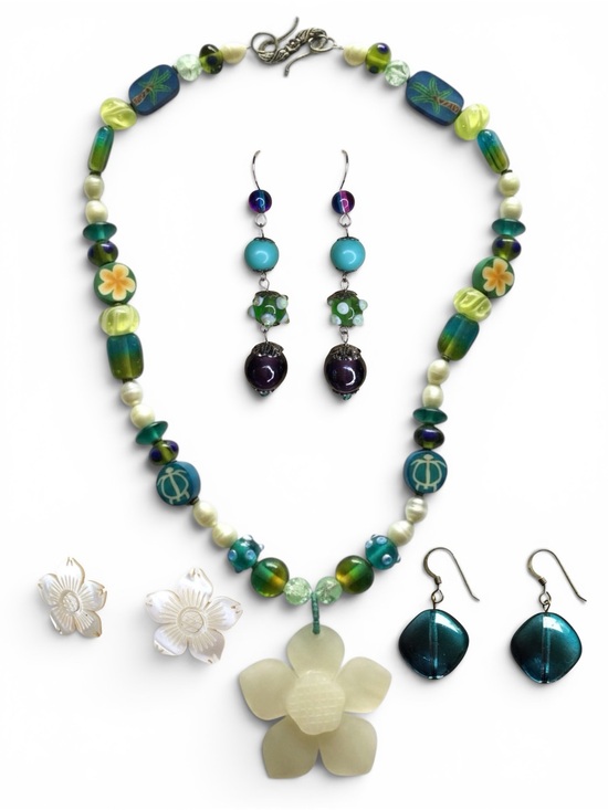 Source Unknown Jewelry - Vtg Handcrafted MOP Floral Pendant Tropical Necklace - Choose Your Earrings